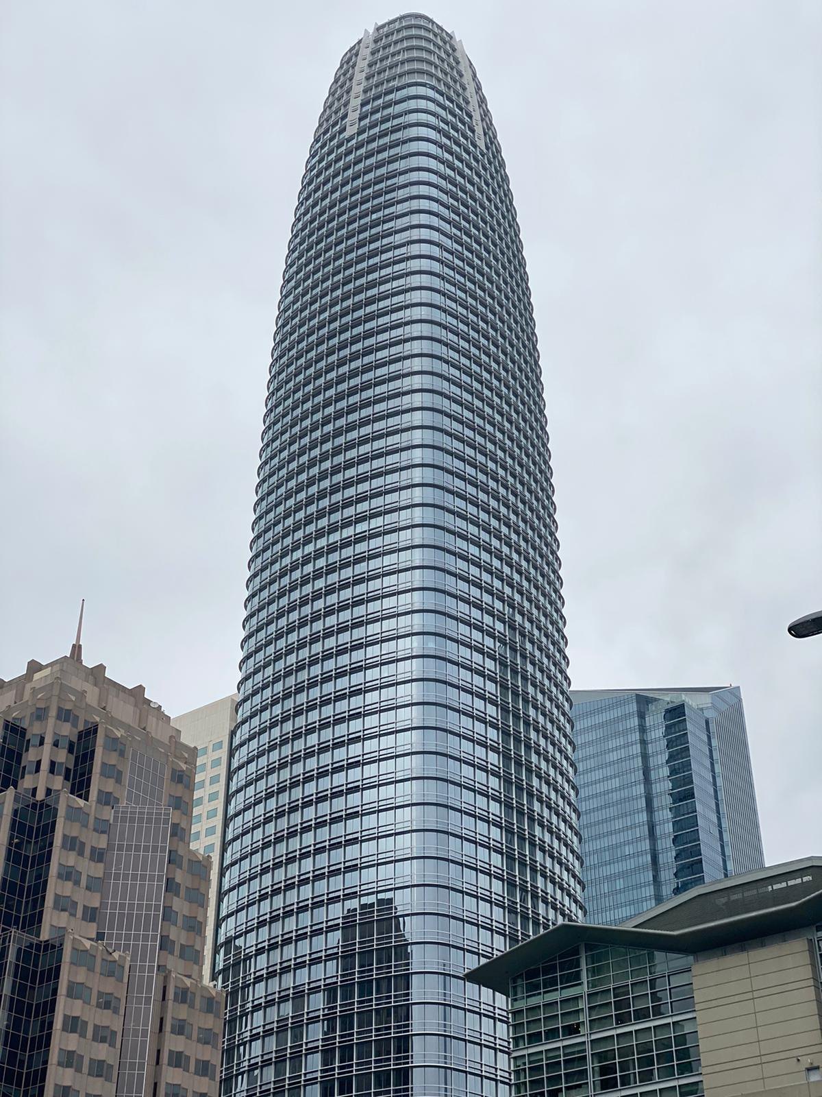 Salesforce Tower в Сан-Франциско — штаб-квартира Salesforce, одного из главных продавцов ИИ-агентов для отделов продаж